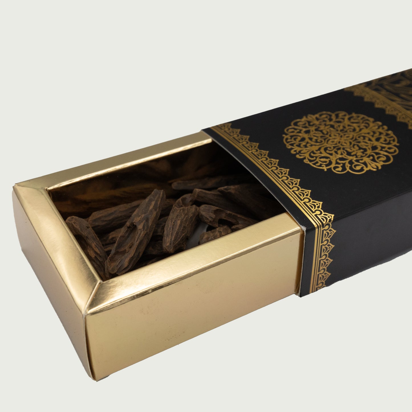 خشب العود الأزرق الملكي 